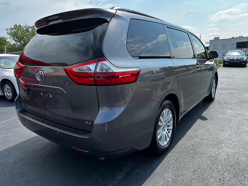 Photo 7 of this TOYOTA SIENNA