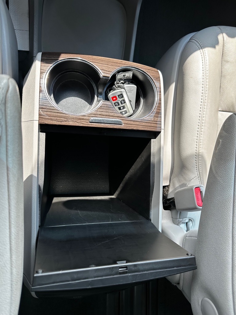 Photo 20 of this TOYOTA SIENNA