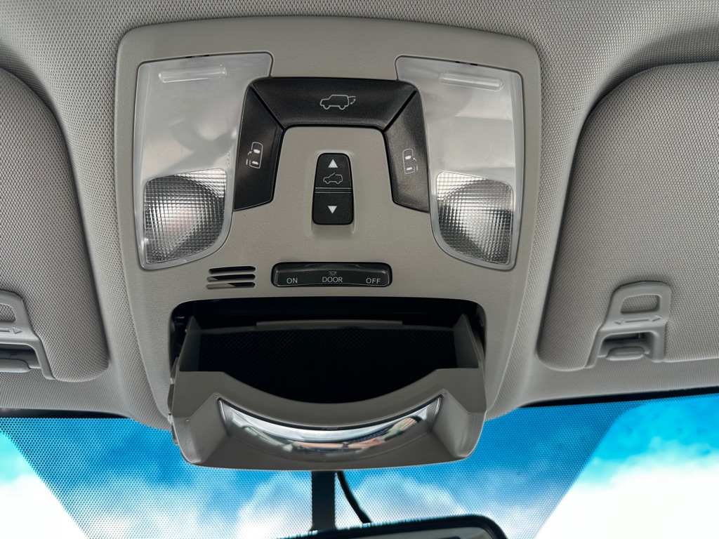 Photo 23 of this TOYOTA SIENNA