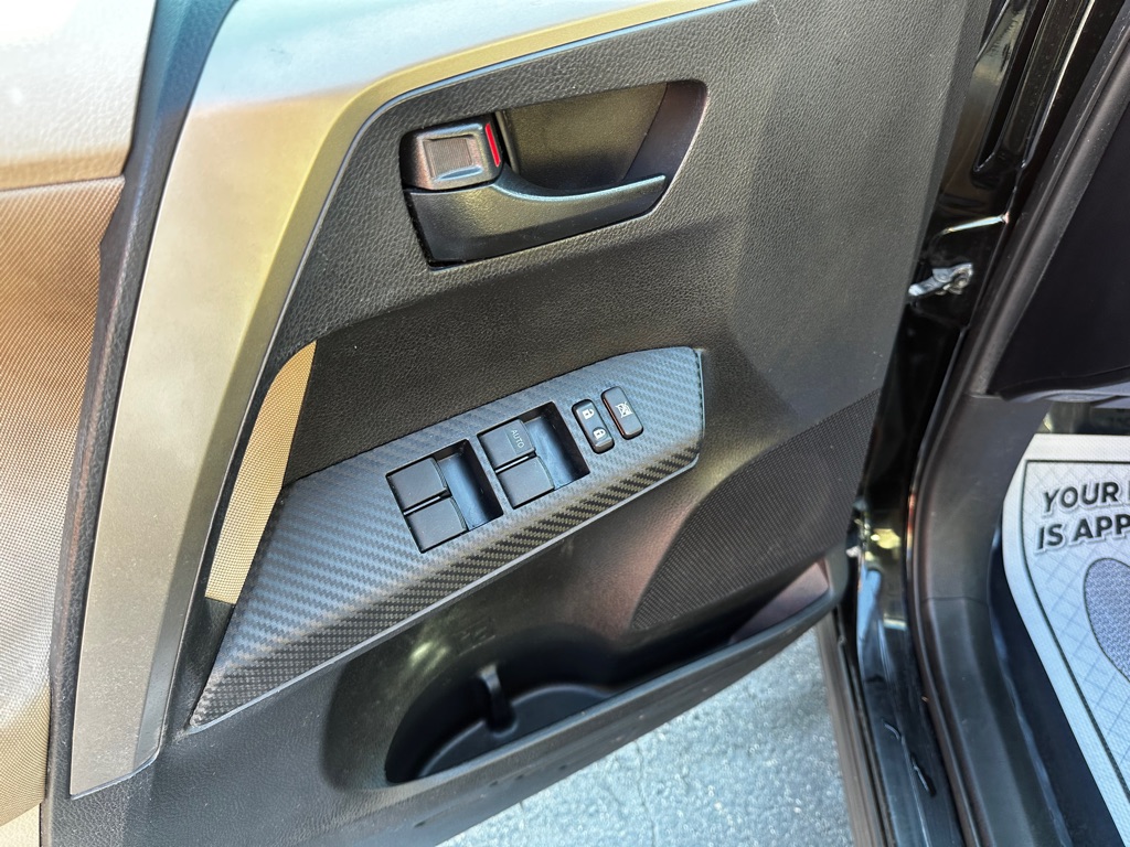 Photo 12 of this TOYOTA RAV4