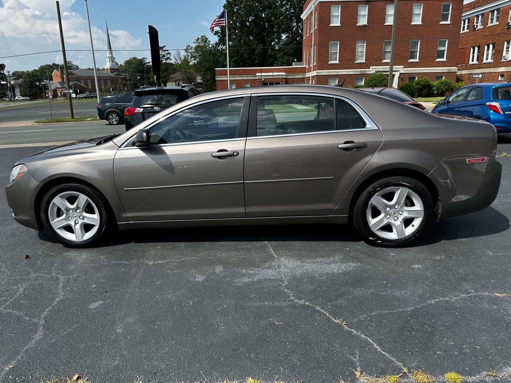 Photo 4 of this CHEVROLET MALIBU