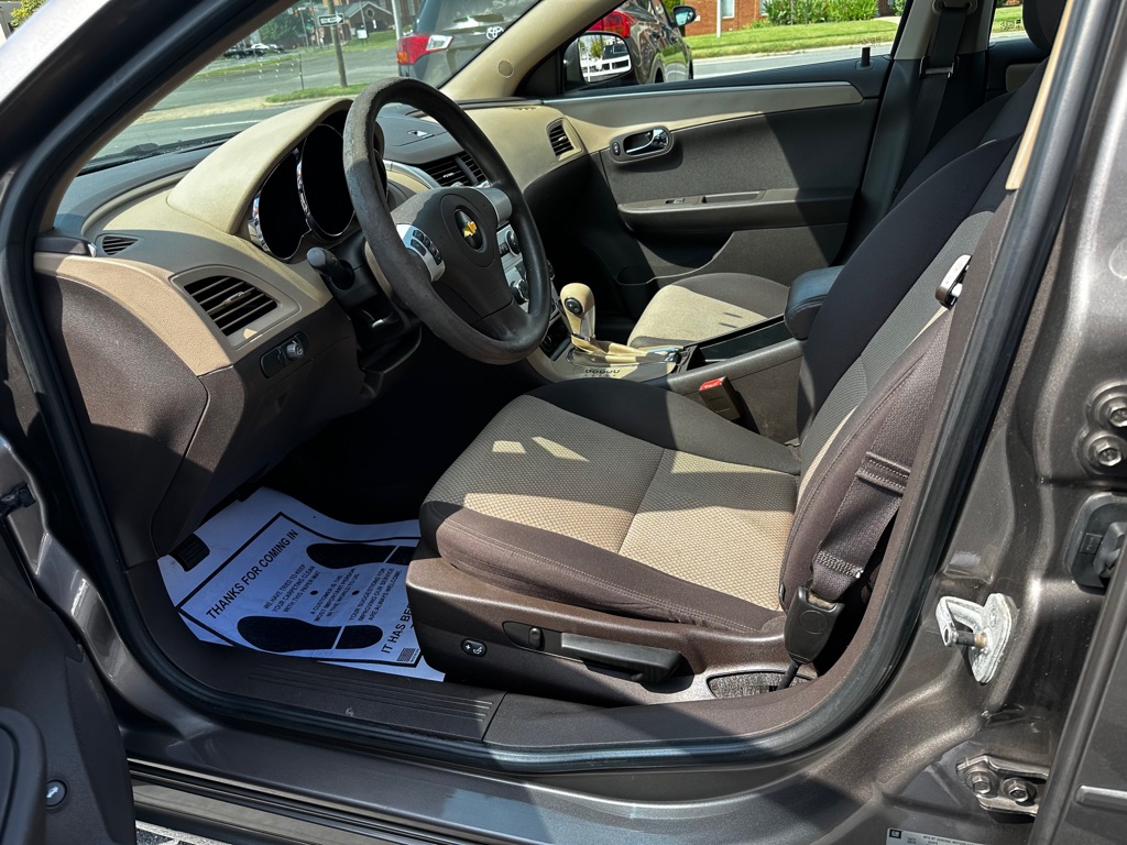 Photo 11 of this CHEVROLET MALIBU