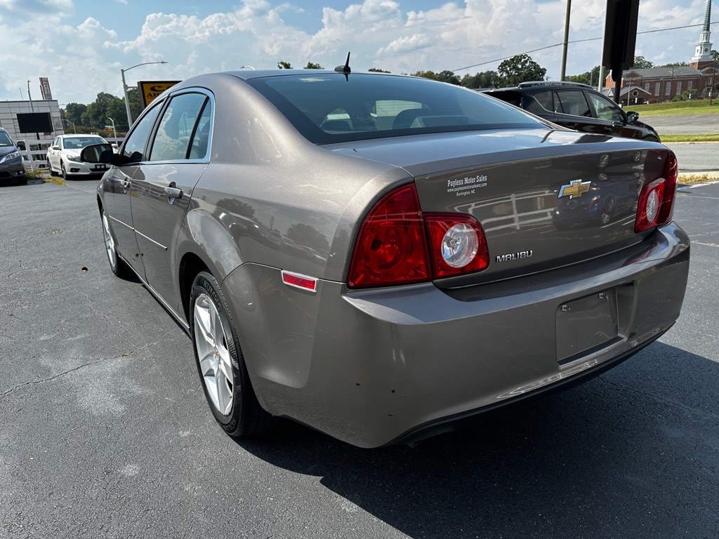 Photo 5 of this CHEVROLET MALIBU