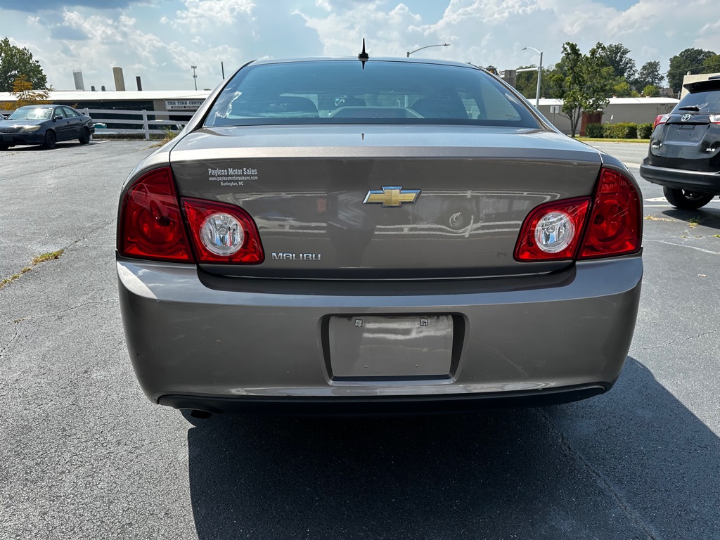 Photo 6 of this CHEVROLET MALIBU