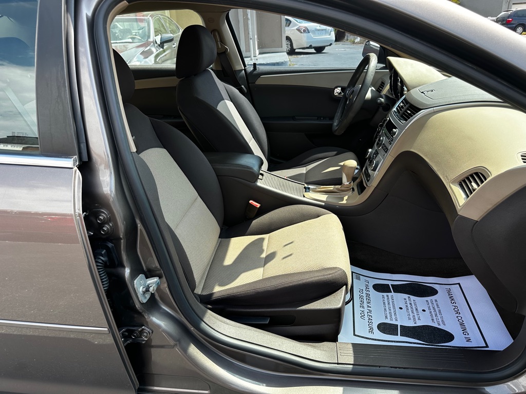 Photo 10 of this CHEVROLET MALIBU