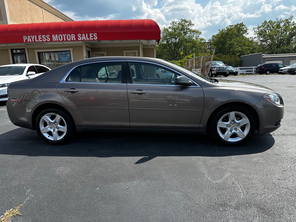 Photo 8 of this CHEVROLET MALIBU