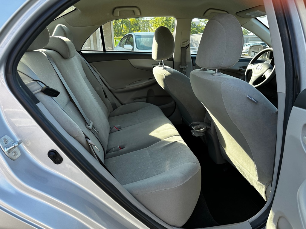 Photo 9 of this TOYOTA COROLLA
