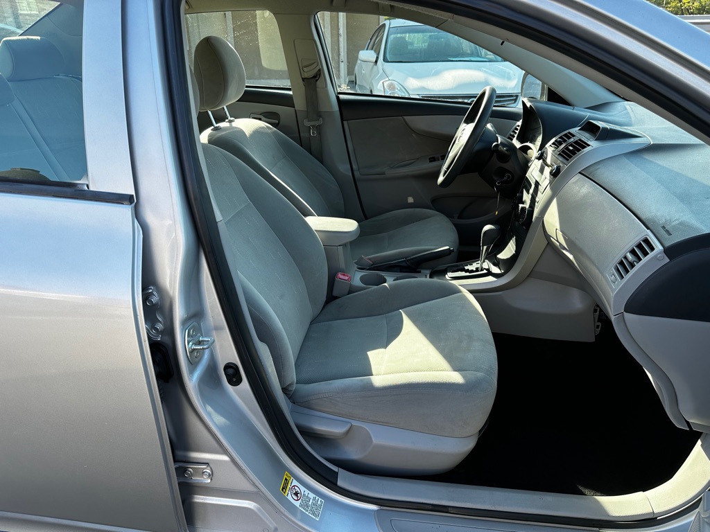 Photo 10 of this TOYOTA COROLLA