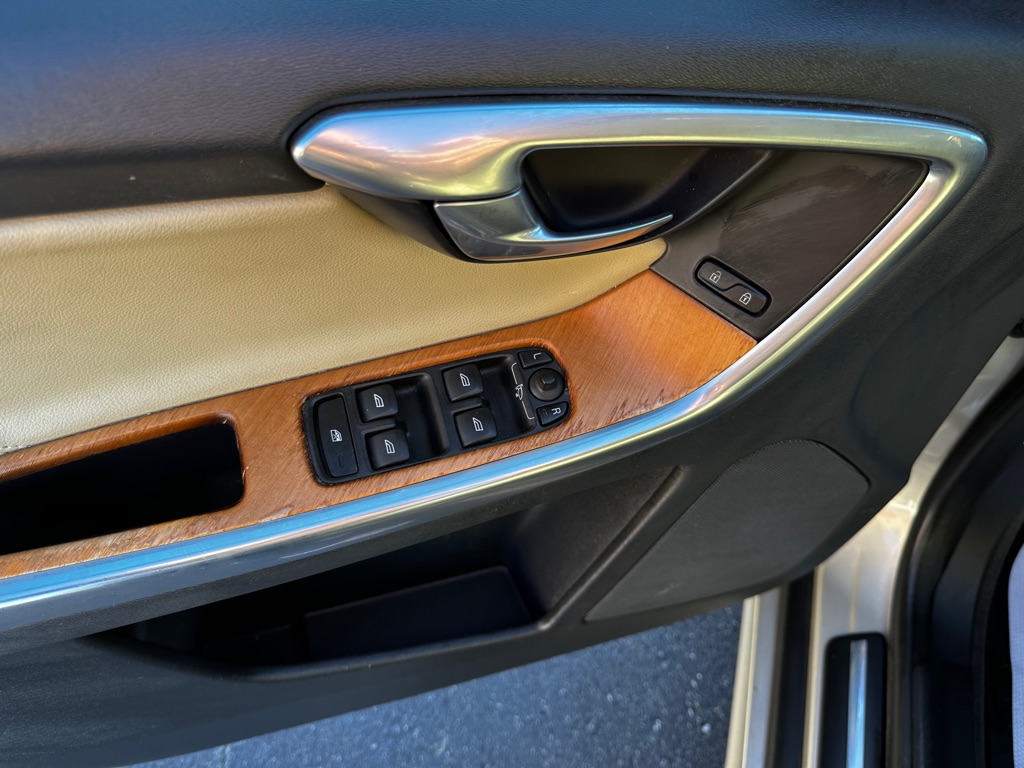 Photo 12 of this VOLVO XC60