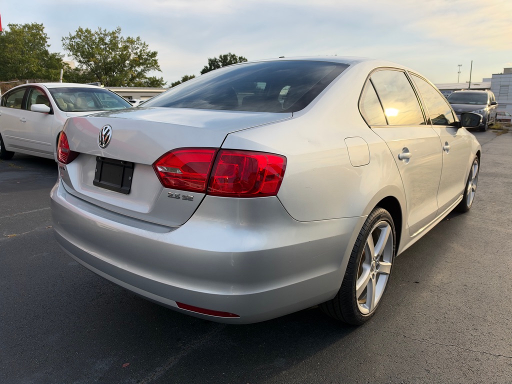 Photo 7 of this VOLKSWAGEN JETTA