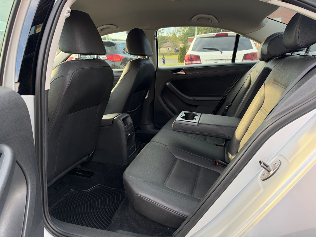 Photo 9 of this VOLKSWAGEN JETTA