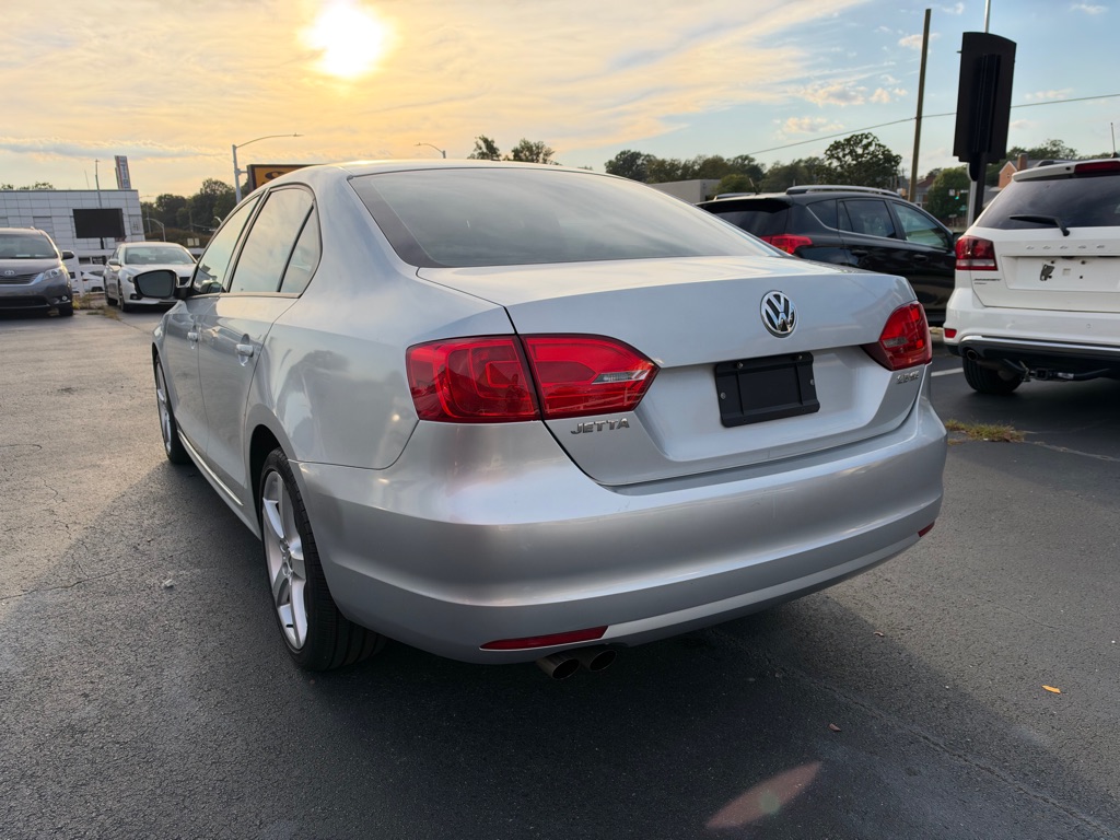 Photo 5 of this VOLKSWAGEN JETTA