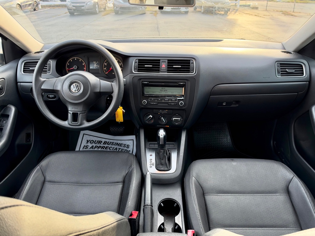 Photo 13 of this VOLKSWAGEN JETTA