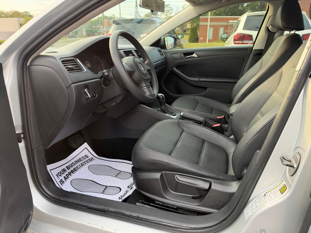 Photo 11 of this VOLKSWAGEN JETTA
