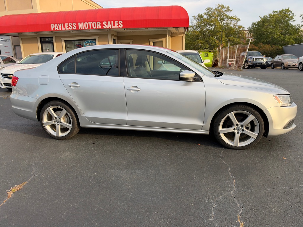 Photo 8 of this VOLKSWAGEN JETTA