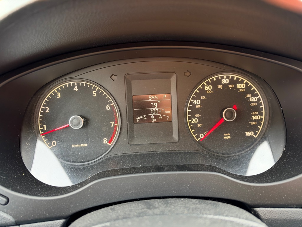 Photo 15 of this VOLKSWAGEN JETTA