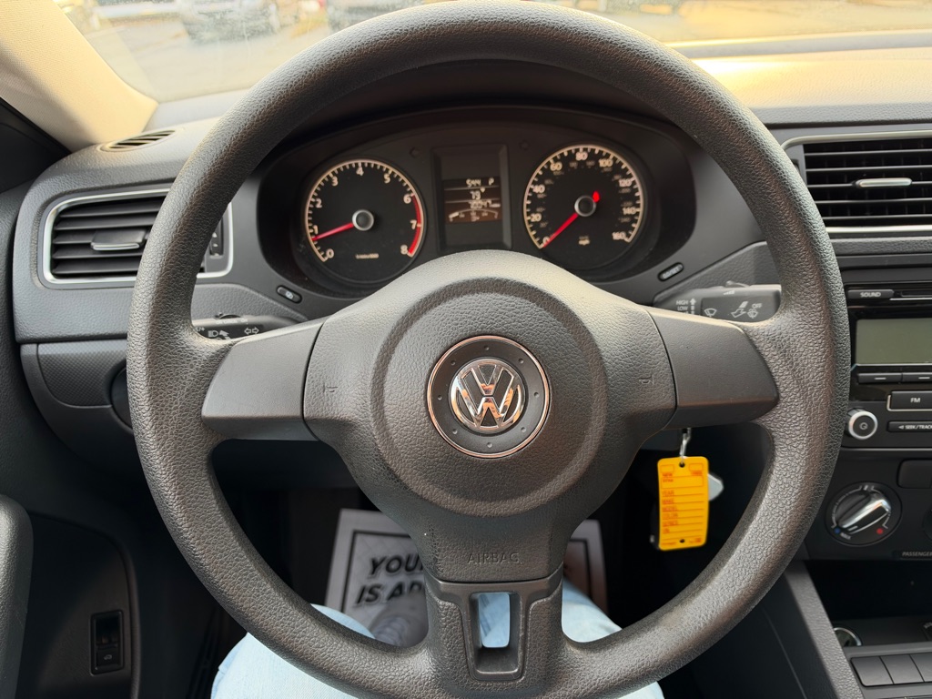 Photo 14 of this VOLKSWAGEN JETTA
