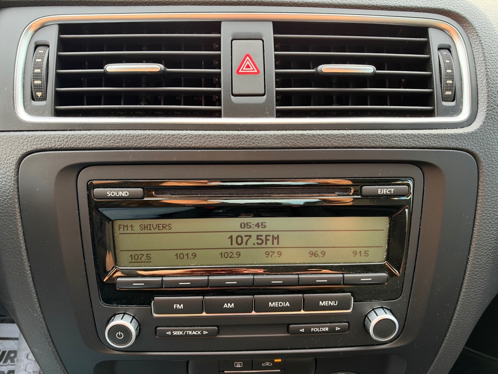 Photo 16 of this VOLKSWAGEN JETTA