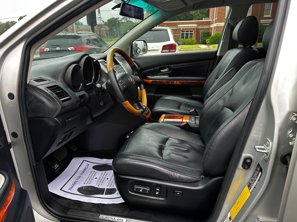 Photo 11 of this LEXUS RX