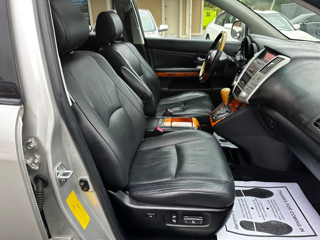 Photo 10 of this LEXUS RX