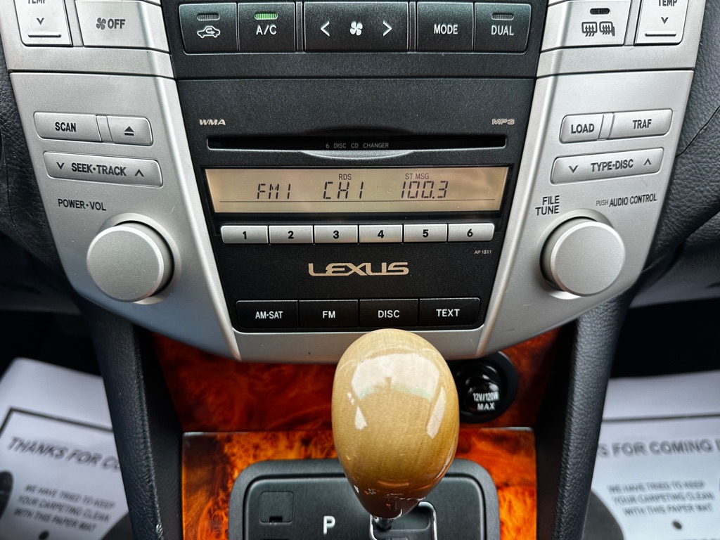 Photo 17 of this LEXUS RX