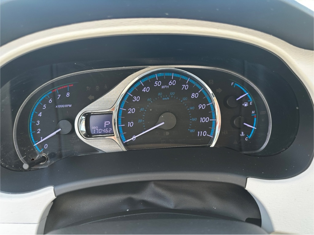 Photo 17 of this TOYOTA SIENNA