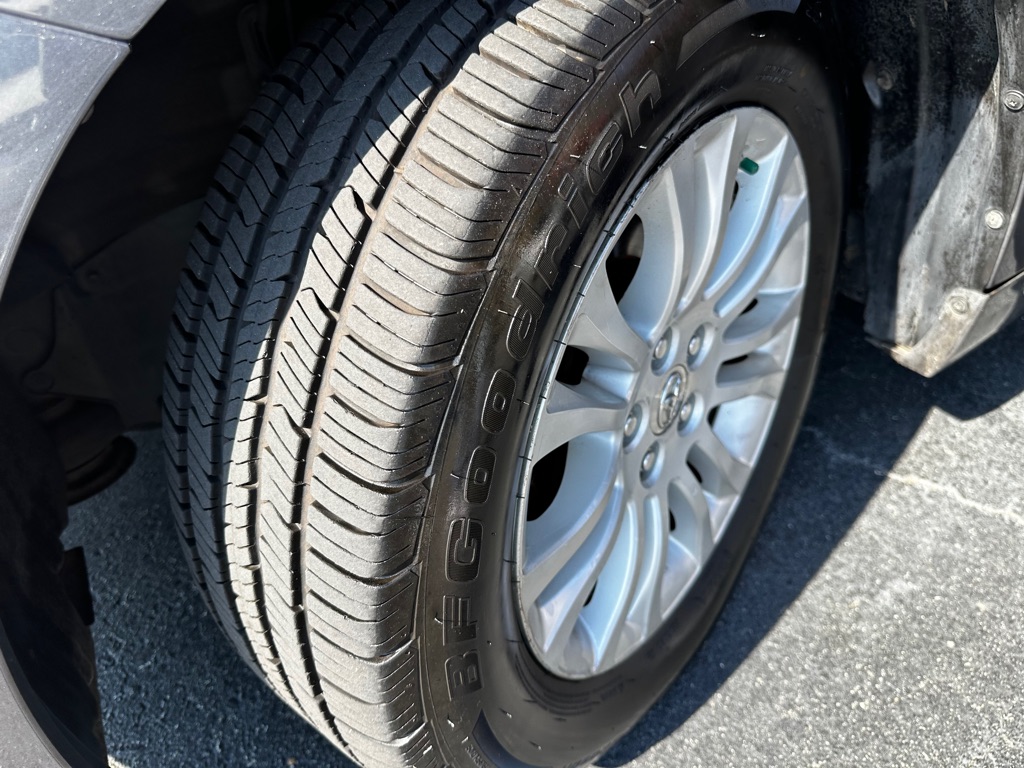 Photo 26 of this TOYOTA SIENNA