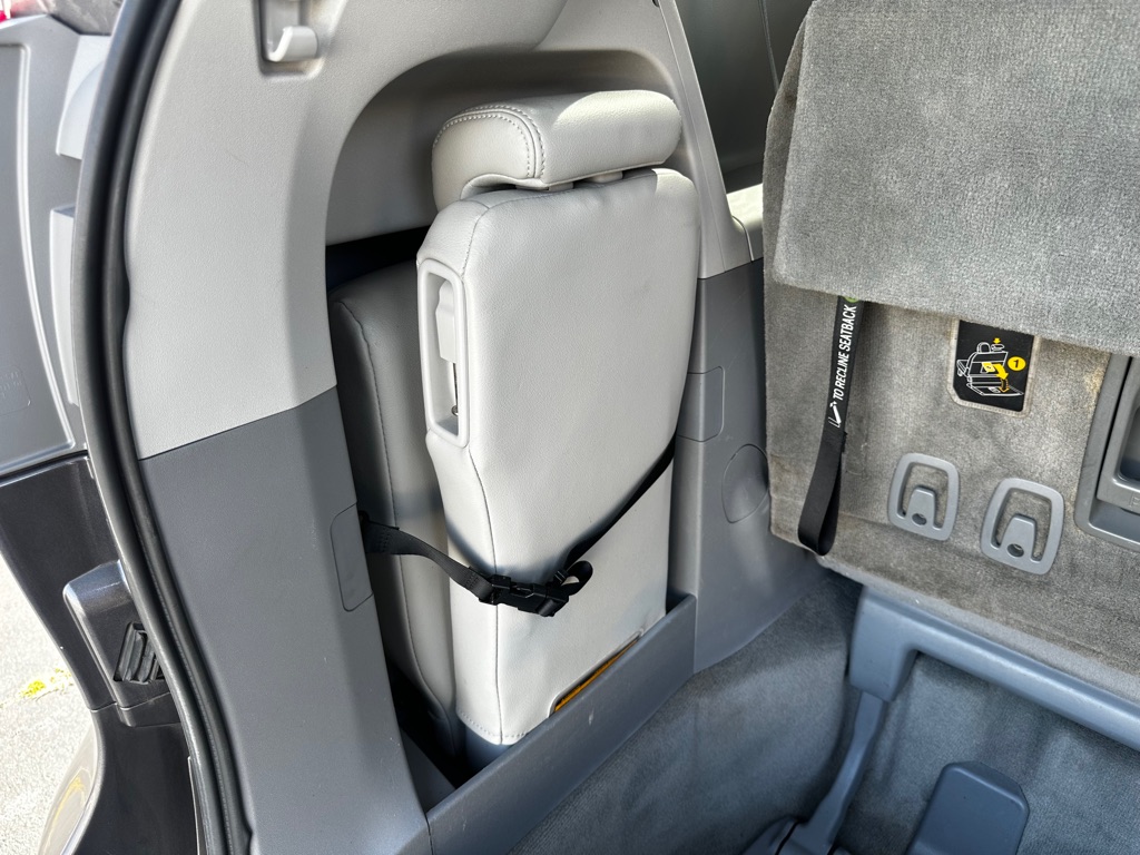 Photo 25 of this TOYOTA SIENNA