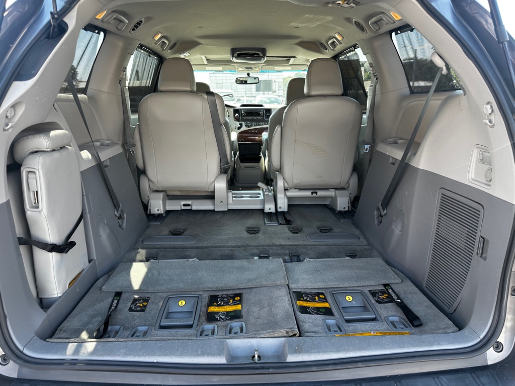 Photo 24 of this TOYOTA SIENNA