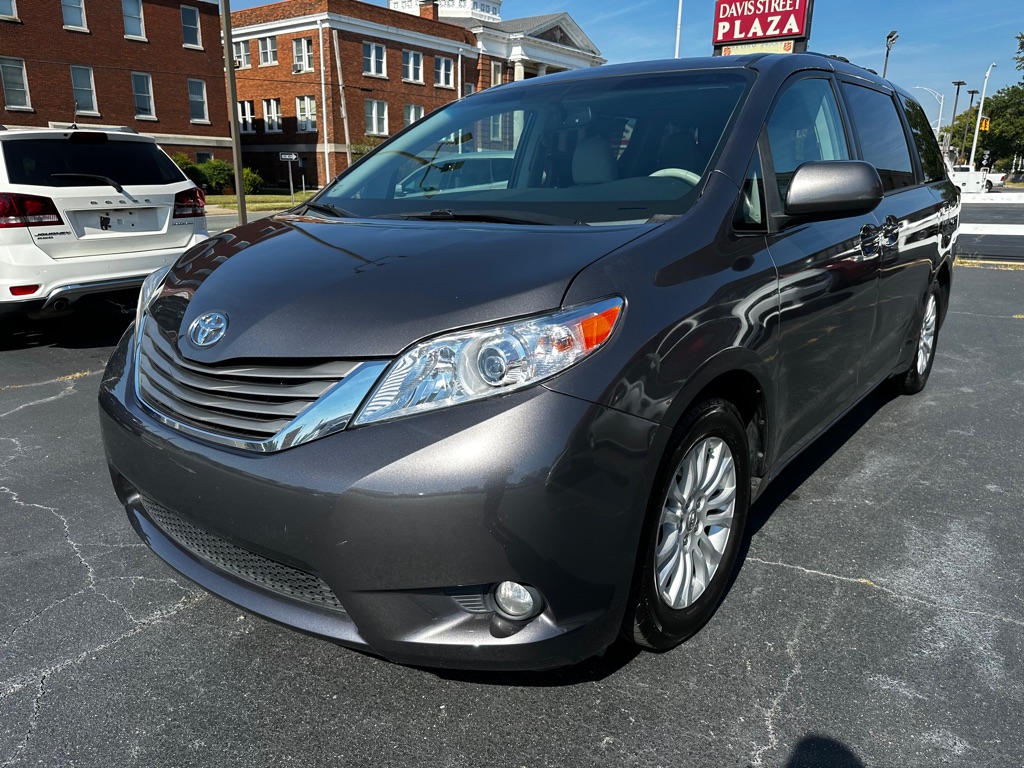 Photo 3 of this TOYOTA SIENNA