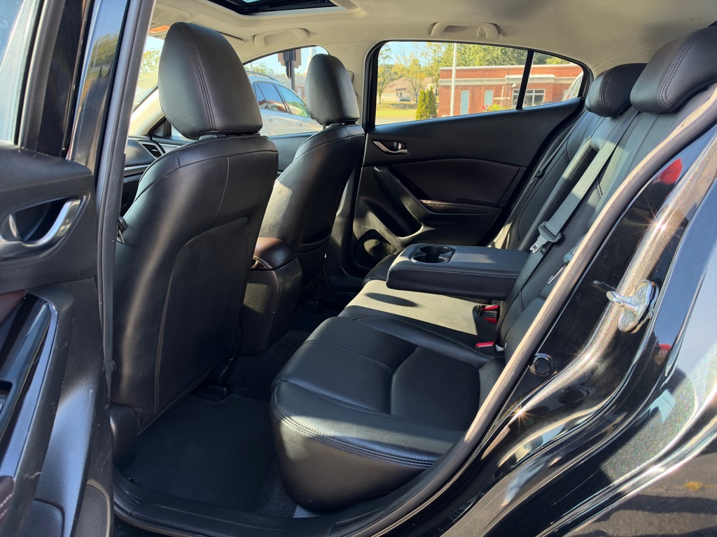 Photo 9 of this MAZDA 3