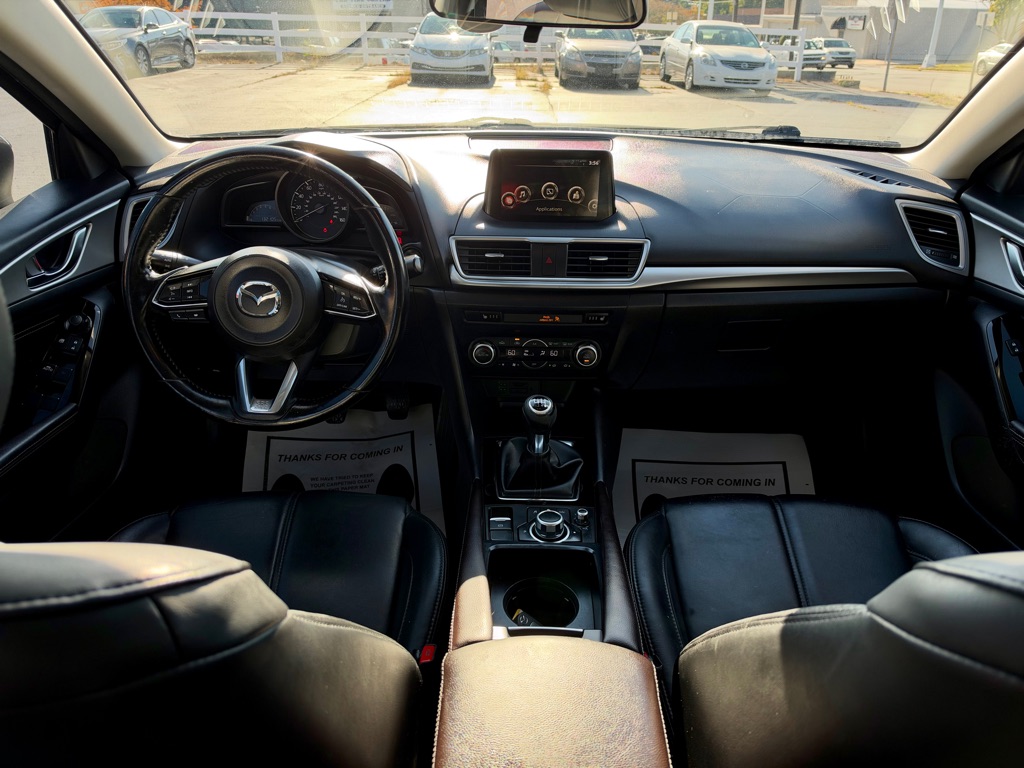 Photo 14 of this MAZDA 3