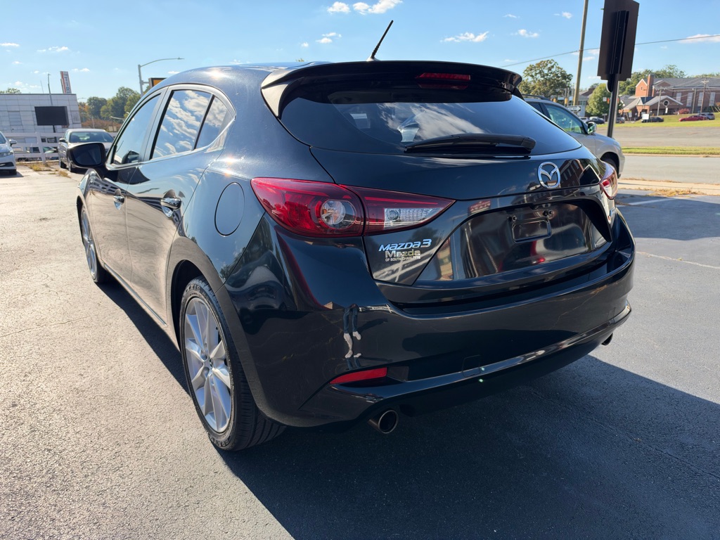 Photo 5 of this MAZDA 3