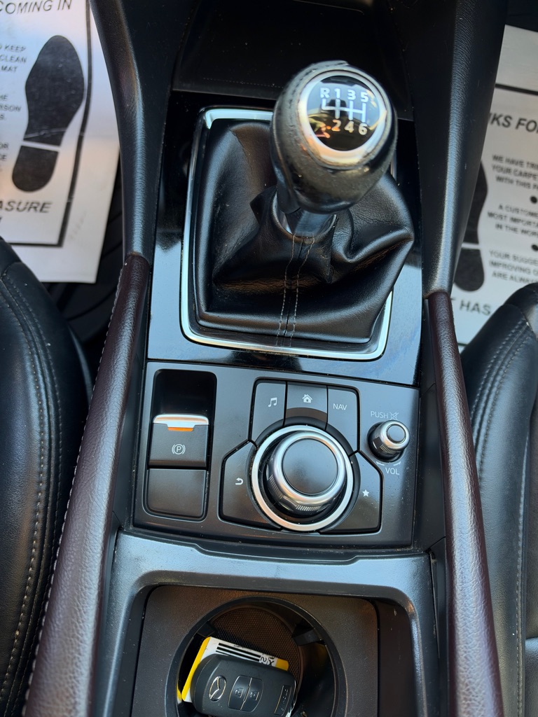 Photo 20 of this MAZDA 3