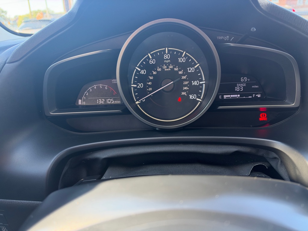 Photo 16 of this MAZDA 3