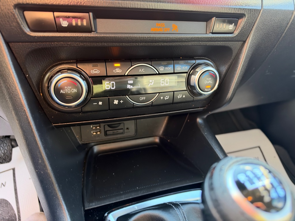 Photo 19 of this MAZDA 3