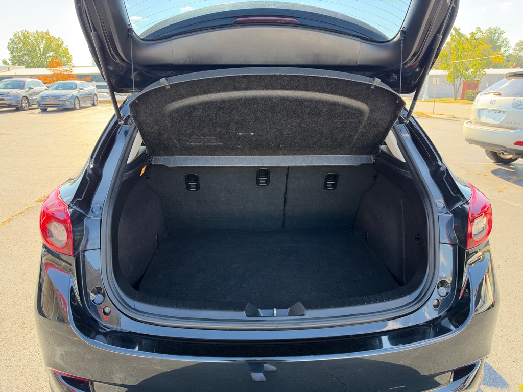 Photo 22 of this MAZDA 3