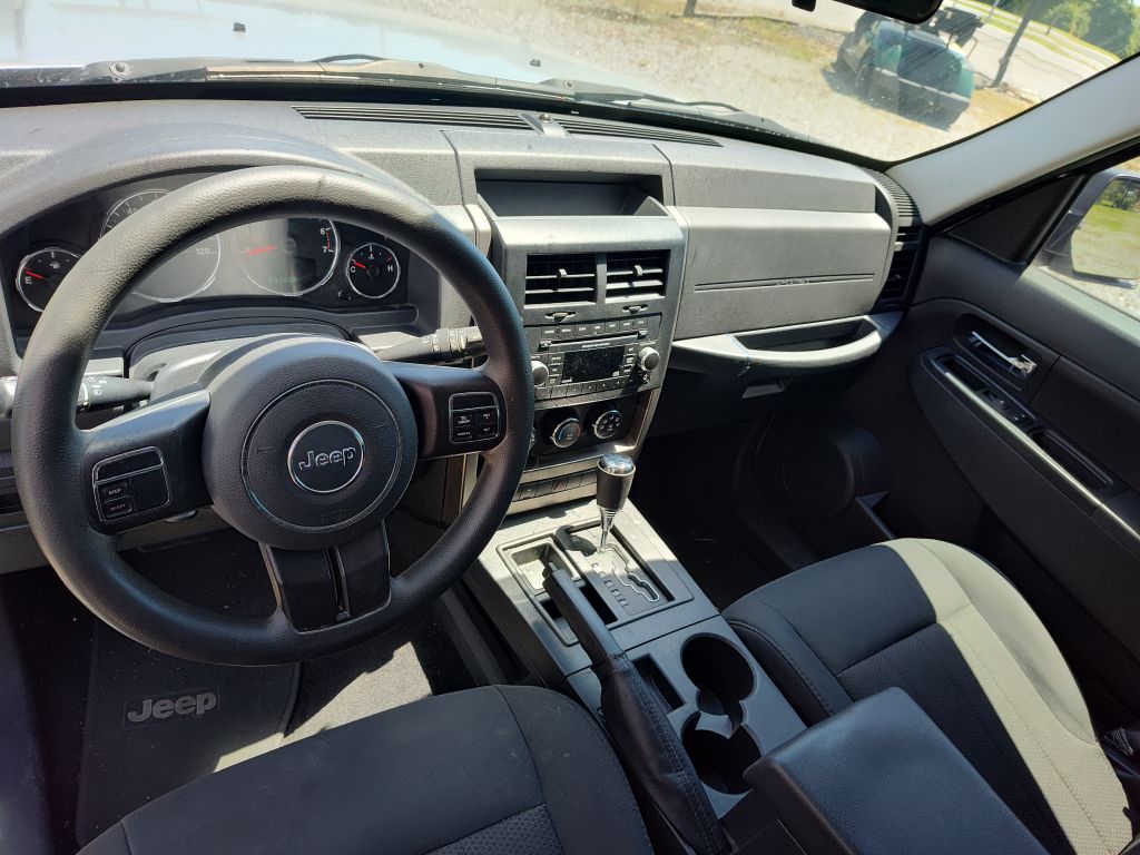Photo 7 of this JEEP LIBERTY