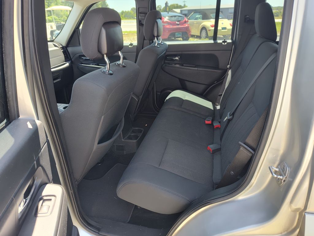 Photo 6 of this JEEP LIBERTY