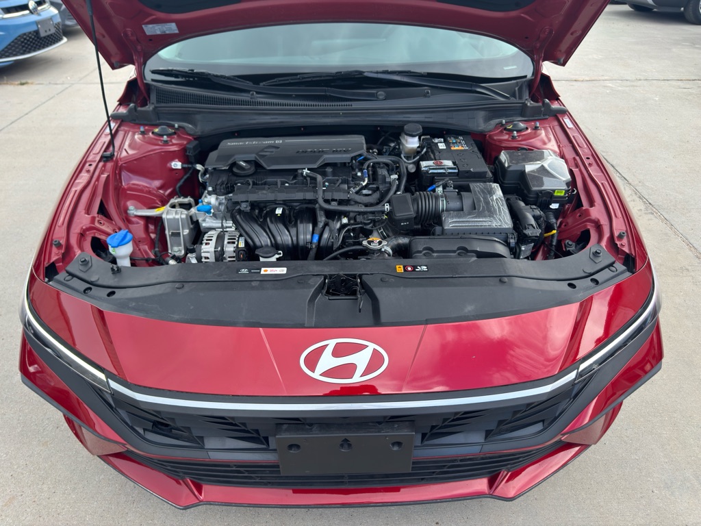 Photo 23 of this HYUNDAI ELANTRA