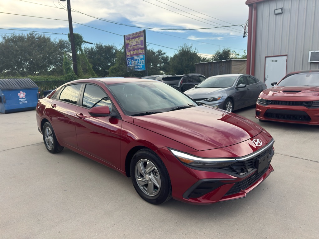 Photo 4 of this HYUNDAI ELANTRA