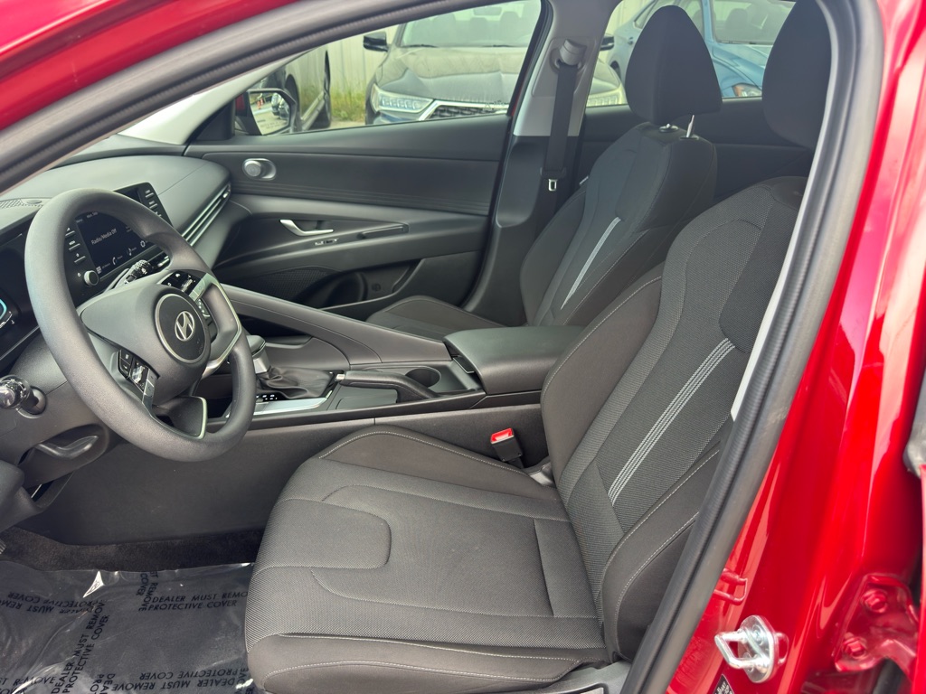 Photo 13 of this HYUNDAI ELANTRA