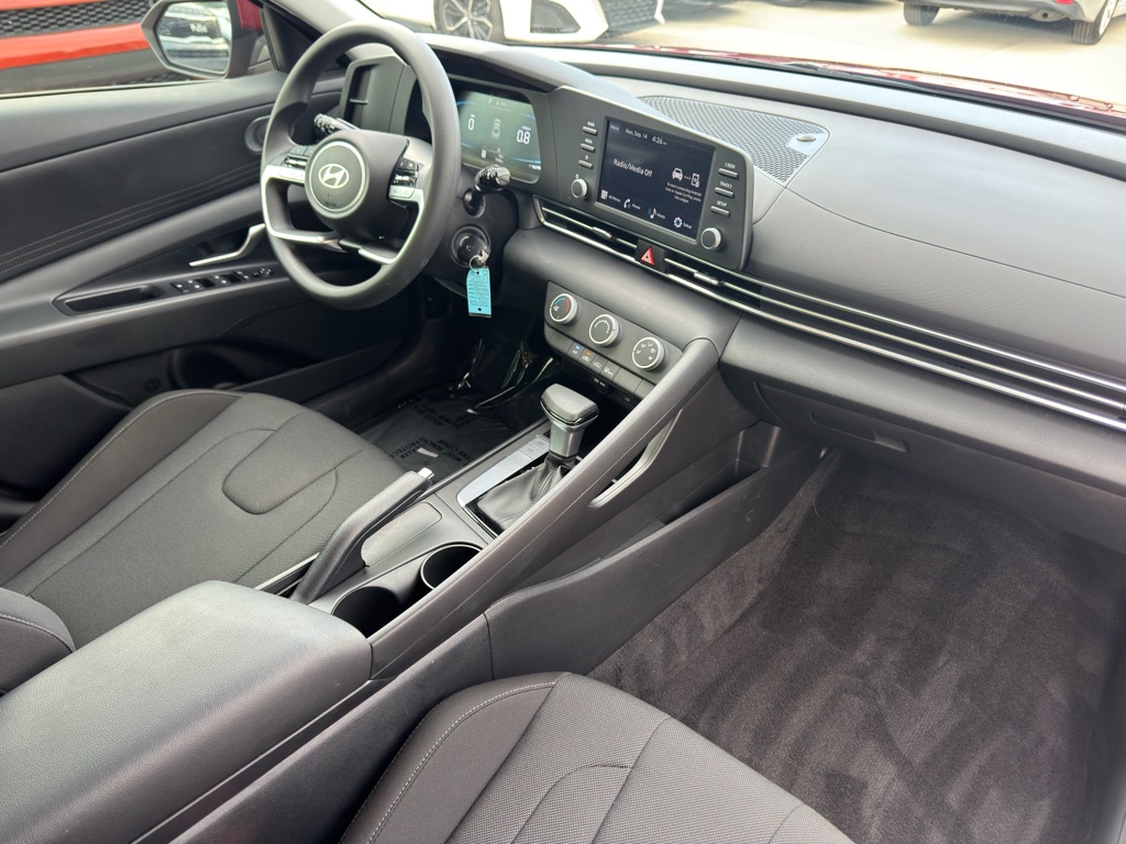 Photo 19 of this HYUNDAI ELANTRA