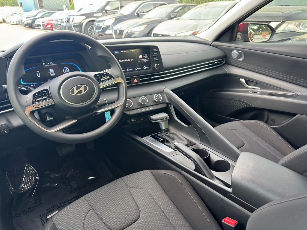 Photo 12 of this HYUNDAI ELANTRA