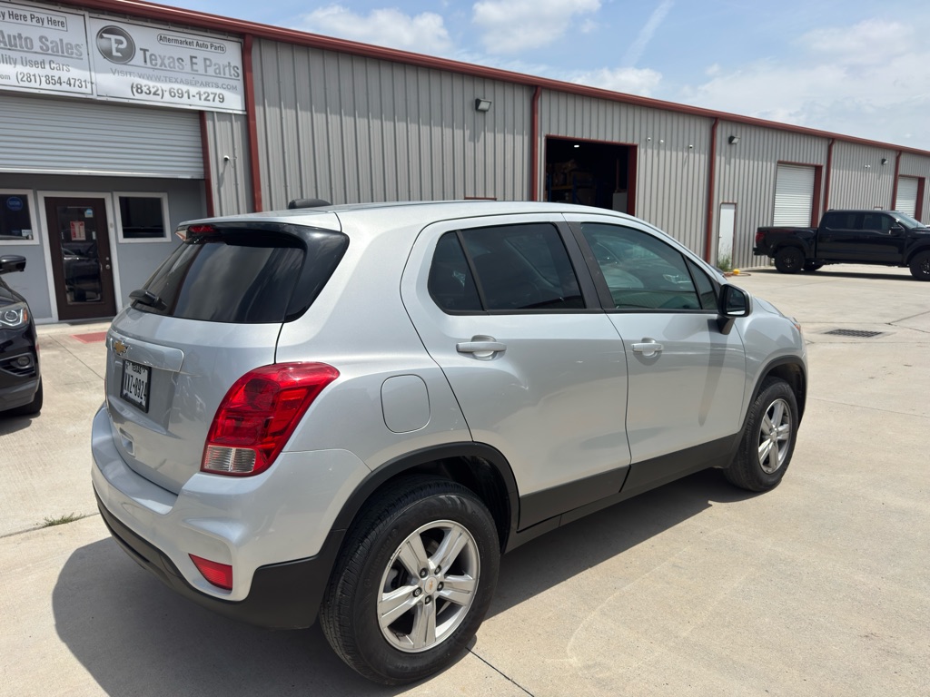 Photo 5 of this CHEVROLET TRAX