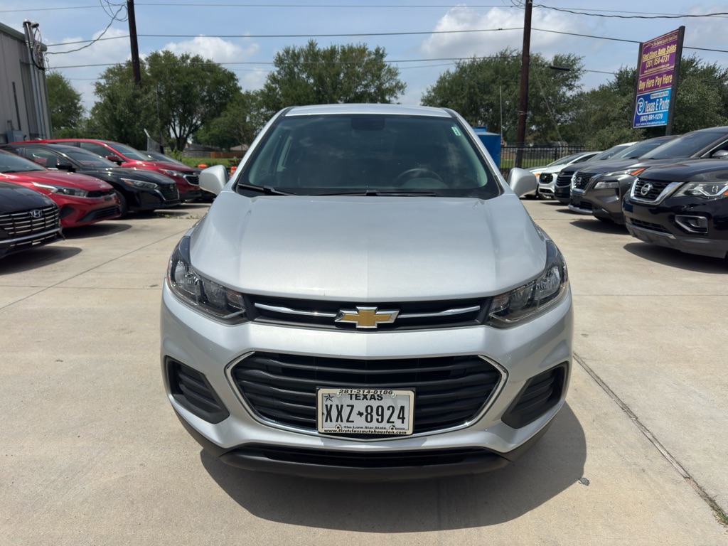 Photo 3 of this CHEVROLET TRAX