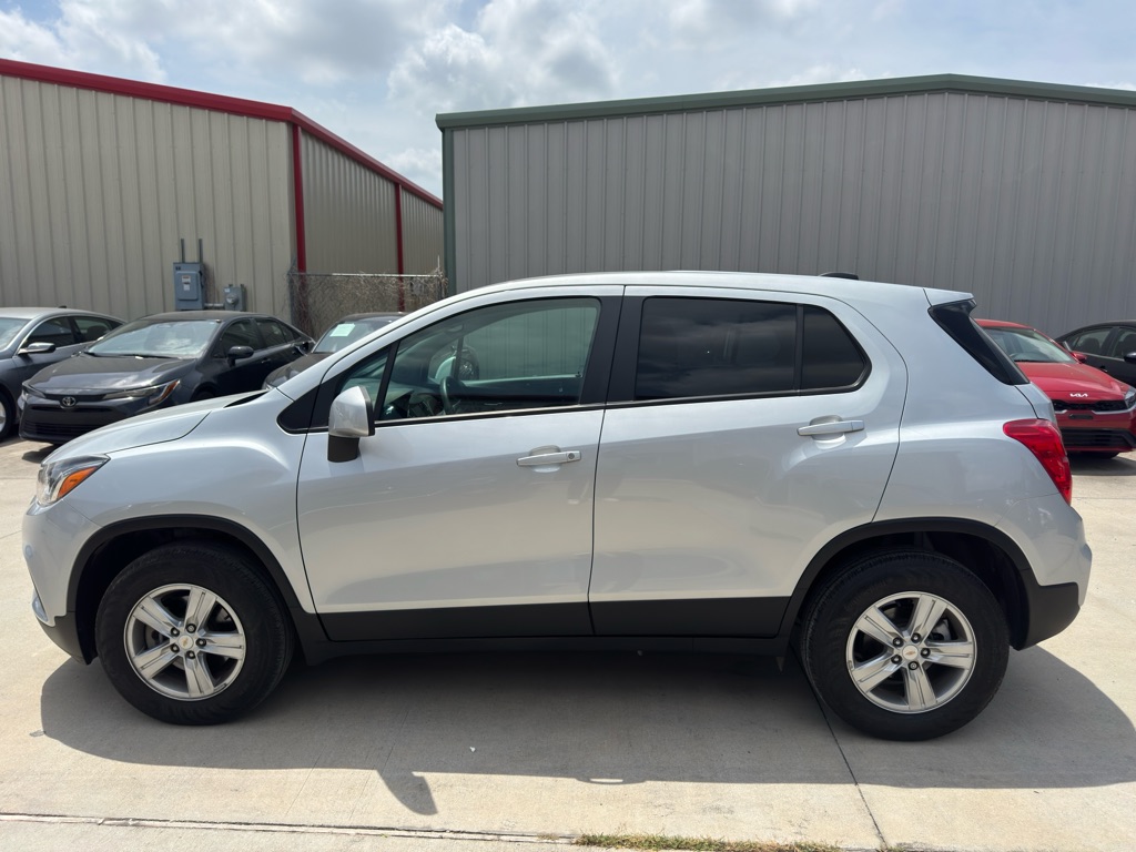 Photo 8 of this CHEVROLET TRAX