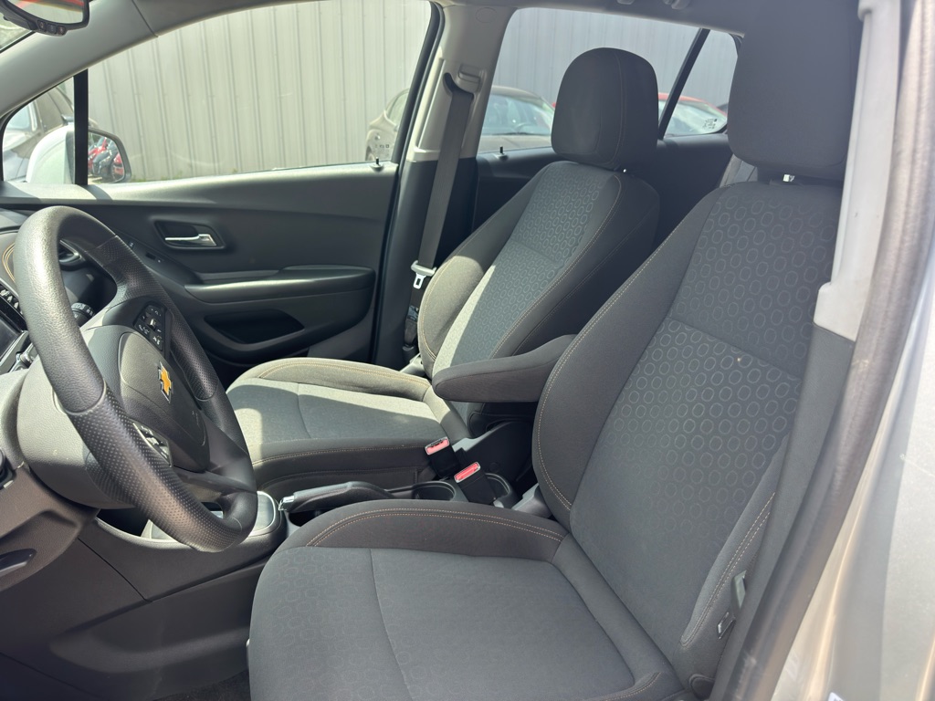 Photo 11 of this CHEVROLET TRAX