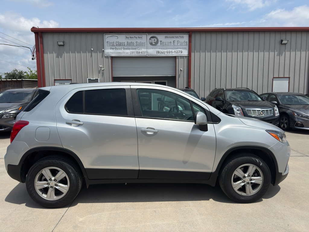 Photo 4 of this CHEVROLET TRAX