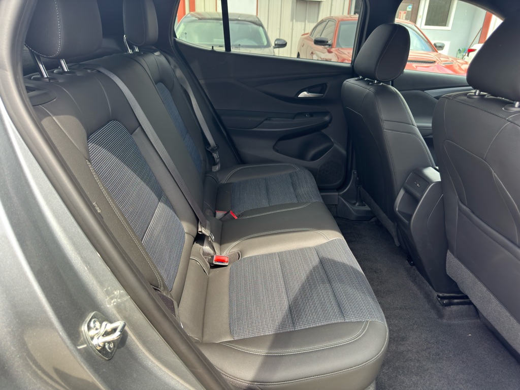 Photo 18 of this BUICK ENVISTA
